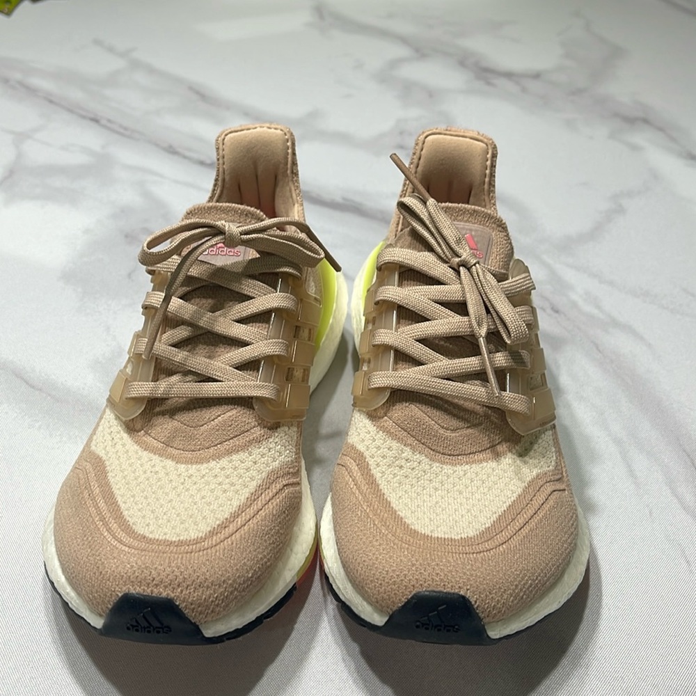 Adidas women’s ultra boost/size 6